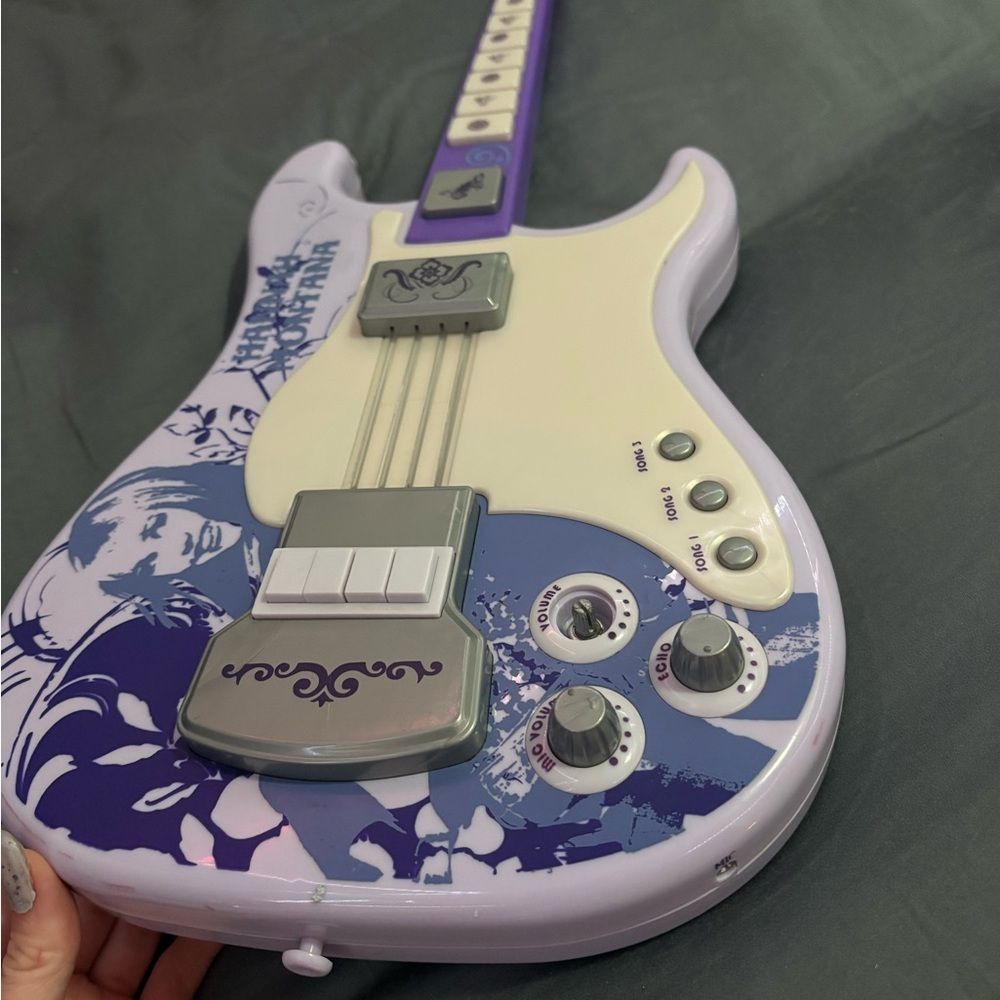 Y2K Hannah Montana interactive electric guitar with strings - Picture 5 of 8